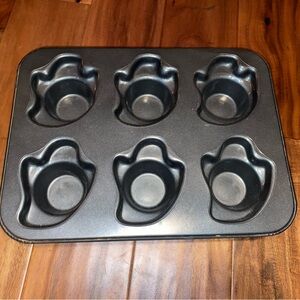 Ghost cupcake pan